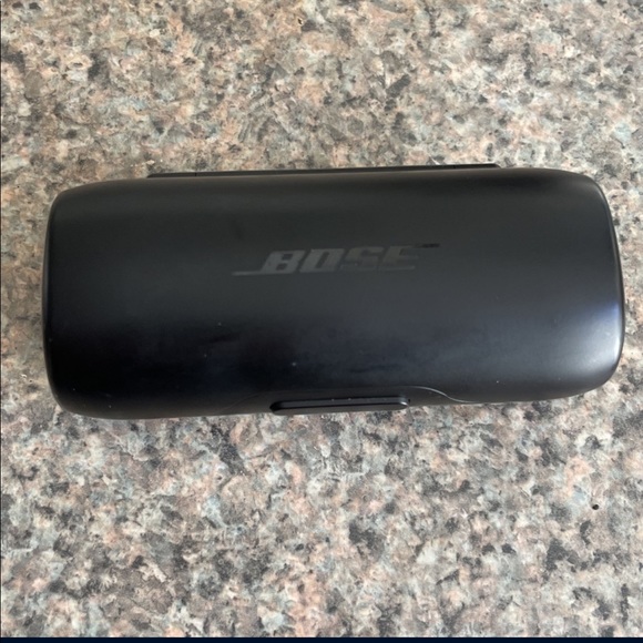 Bose Other - Wireless headphones and charger cable included